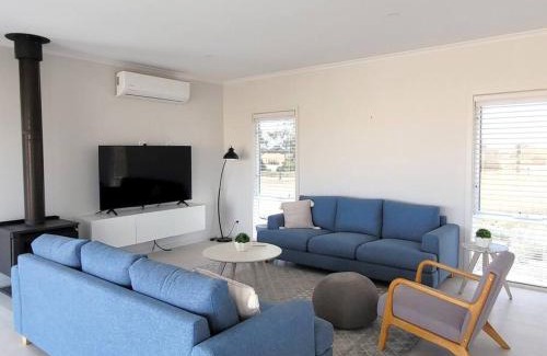 Port Victoria House | Whispering Winds