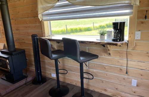 Central Alberta Cabin | Whispering Winds Cabin - cozy double loft cabin