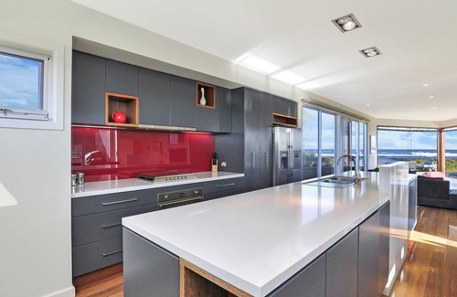 Port Fairy House | Whispers - Spectacularly Designed Beachfront Home