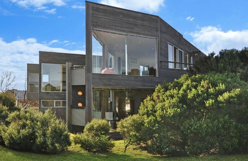 Port Fairy House | Whispers - Spectacularly Designed Beachfront Home