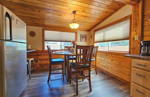 Hill City House | Whistle Stop 3 bedroom house walk downtown plenty parking