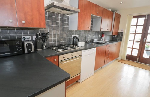 Porthmadog Cottage | Whistle Stop Apartment