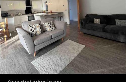 Barrow Gurney Apartment | White 3 bed bungalow with en-suite and parking