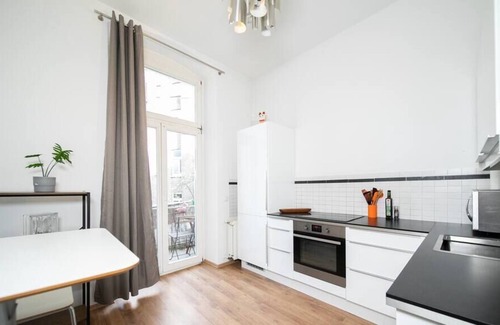 Friedrichstadt Condo | WHITE 60 SQM Apartment | Central | Balcony | Fair