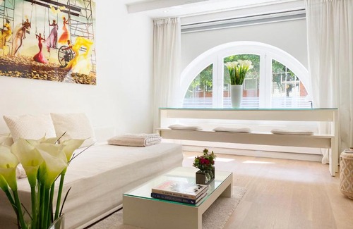 Altona-Altstadt Apartment | White Apartment Hamburg