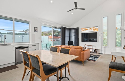 Terrigal House | White Beach on Barrington