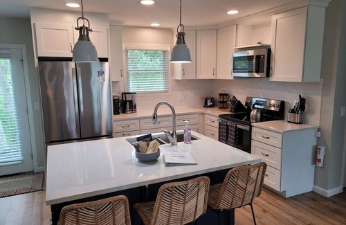 Elberta House | White Birch - Riverfront and Newly-Remodeled! Great Location!