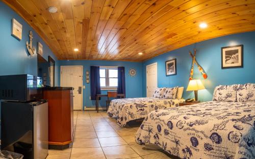 Hancock Hotel | White Birches Motel