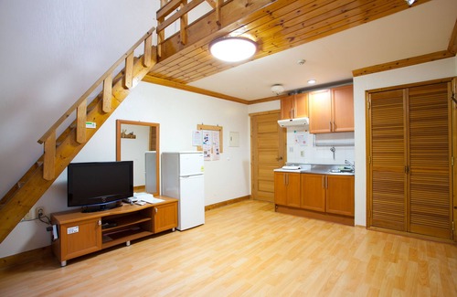 Bongpyeong House | White Cabin