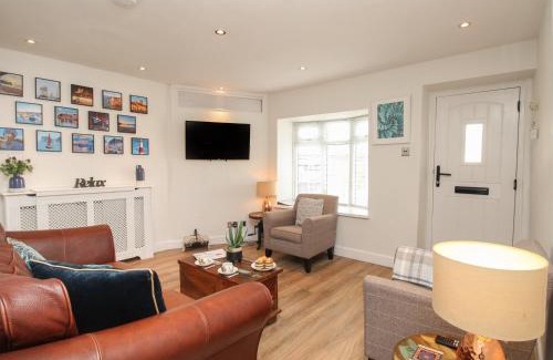 Bere Regis House | White Cottage