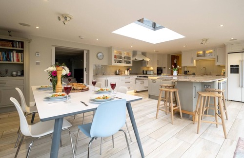 Woodbridge Cottage | White Cottage, Iken - sleeps 4 guests in 2 bedrooms