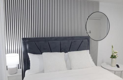 Oldham House | White Cozy Roomzzz