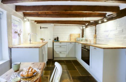 Woodbury House | White Cross Cottage