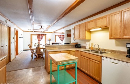 Old Timberline House | White Deer - 134 Cabin Mountain RoadnnWhite Deer - Lake Access, Hot Tub, Pet Friendly, Keurig