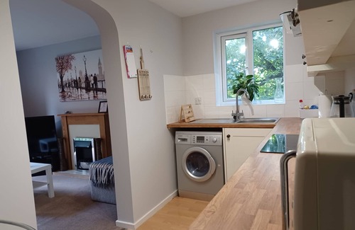 Dunstable Apartment | White Door Malt-Huku Kwetu (Dunstable)