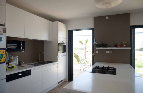 Villeneuve-les-Maguelone Villa | White architect's villa near the Mediterranean Sea