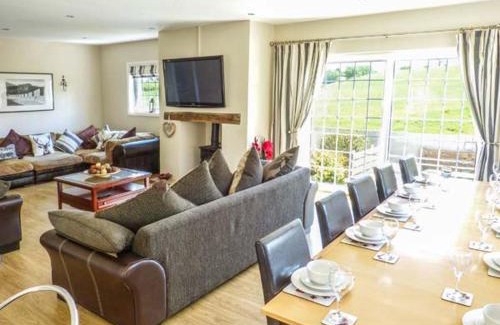 Great Clifton House | White Gables