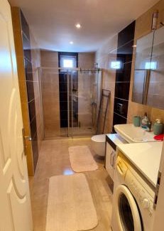 Mahmutlar Apartment | White gold