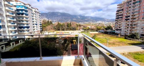 Mahmutlar Apartment | White gold