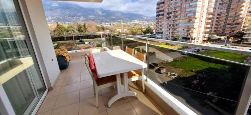 Mahmutlar Apartment | White gold