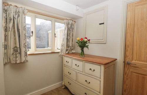 Longtown Cottage | WHITE HAYWOOD BARN, pet friendly, with hot tub in Craswall