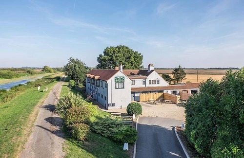 Lincoln Cottage | White Horse Lux Lincoln 31 - a lux lodge that sleeps 6 guests in 2 bedrooms