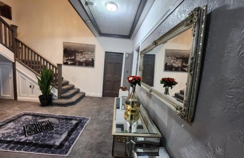 Trafford House | White House
