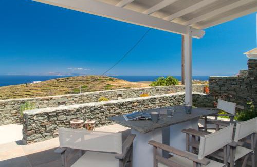 Platis Gialos House | White House