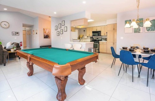 North Las Vegas House | White House: Modern 5BR w Shimmering Pool & Spa