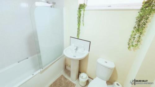 Stroud Apartment | White Jasmine In Stroud