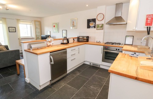 Mawgan Porth Cottage | White Lodge Apartment