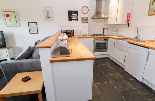 Mawgan Porth Cottage | White Lodge Apartment