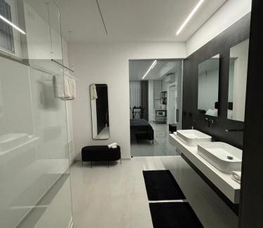 Stornara House | White Luxury Suite