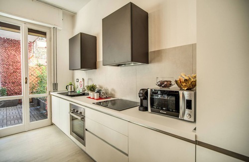Pisa City Centre Apartment | White Mirror Apartment