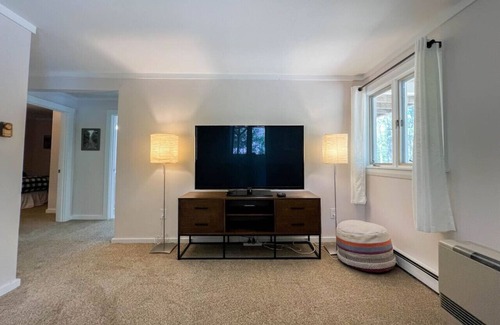 Intervale Ski Chalet | White Mountain Chalet | Minutes to Hiking + Rivers