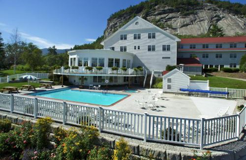 Hale's Location Hotel | White Mountain Hotel and Resort