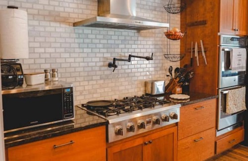 Center Conway House | White Mountain Mansion -Secluded property, PETS OK, THEATRE ROOM, GAME ROOM, GYM