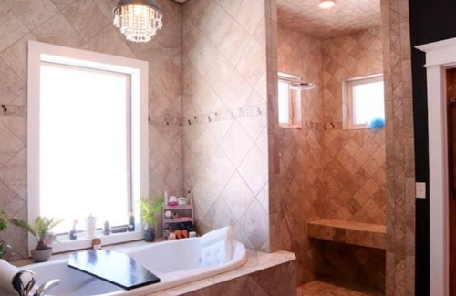 Center Conway House | White Mountain Mansion -Secluded property, PETS OK, THEATRE ROOM, GAME ROOM, GYM