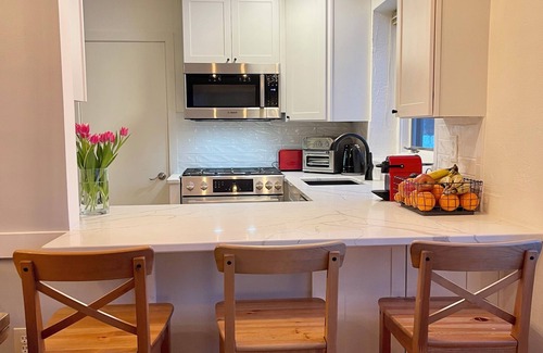 Bartlett House | White Mountain Oasis at Attitash - Ski on/off - Attitash Mtn Village Townhouse