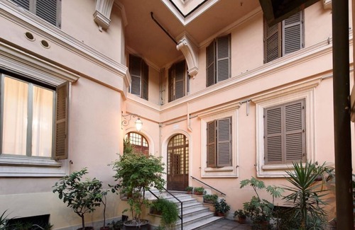 Esquilino Apartment | White Napoleone Apartment