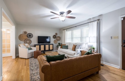 Valdosta Cottage | White Oak Manor - 4 Beds, 2 Baths, Pet Friendly House in Valdosta