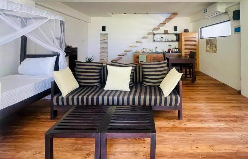 Dambulla Villa | White parrot beach villa