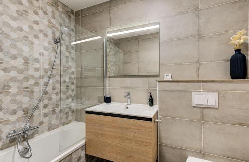 La Coquille Apartment | White Pearl A02 - Alpes Travel - Chamonix - Sleeps 4