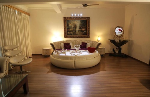 Arpora Hotel | White Pearl Suites by Rosetum
