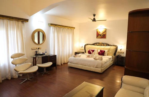 Arpora Hotel | White Pearl Suites by Rosetum