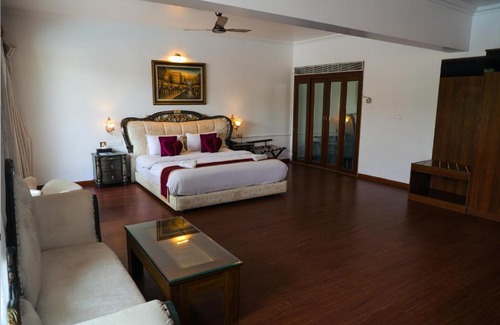 Arpora Hotel | White Pearl Suites by Rosetum