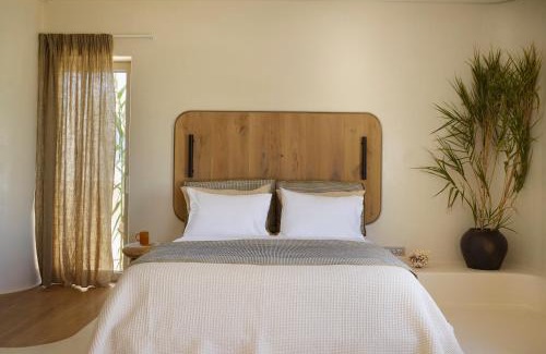 Apollonia Hotel | White Pebble Suites