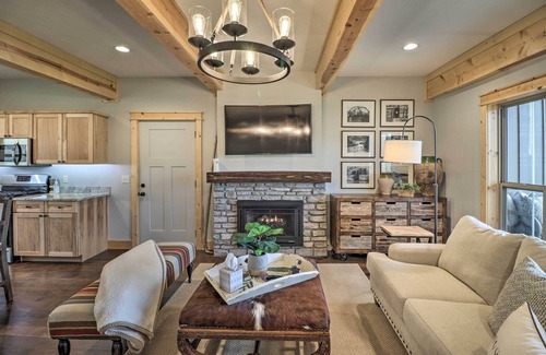 Flippin House | White River House for fishing w/Private River Access and Boat Launch!