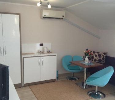 Burgas Hotel | White Rose Guest Rooms