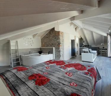 Lezzeno Apartment | White suite - Jacuzzi, Swimming pool & Lake view